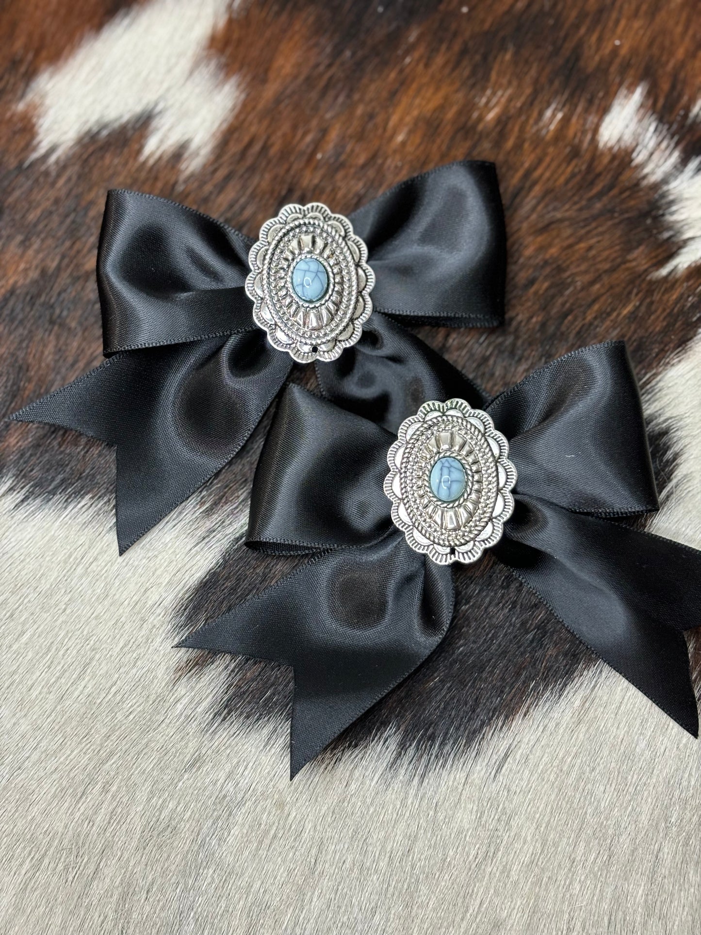 Western pigtail bows (black)