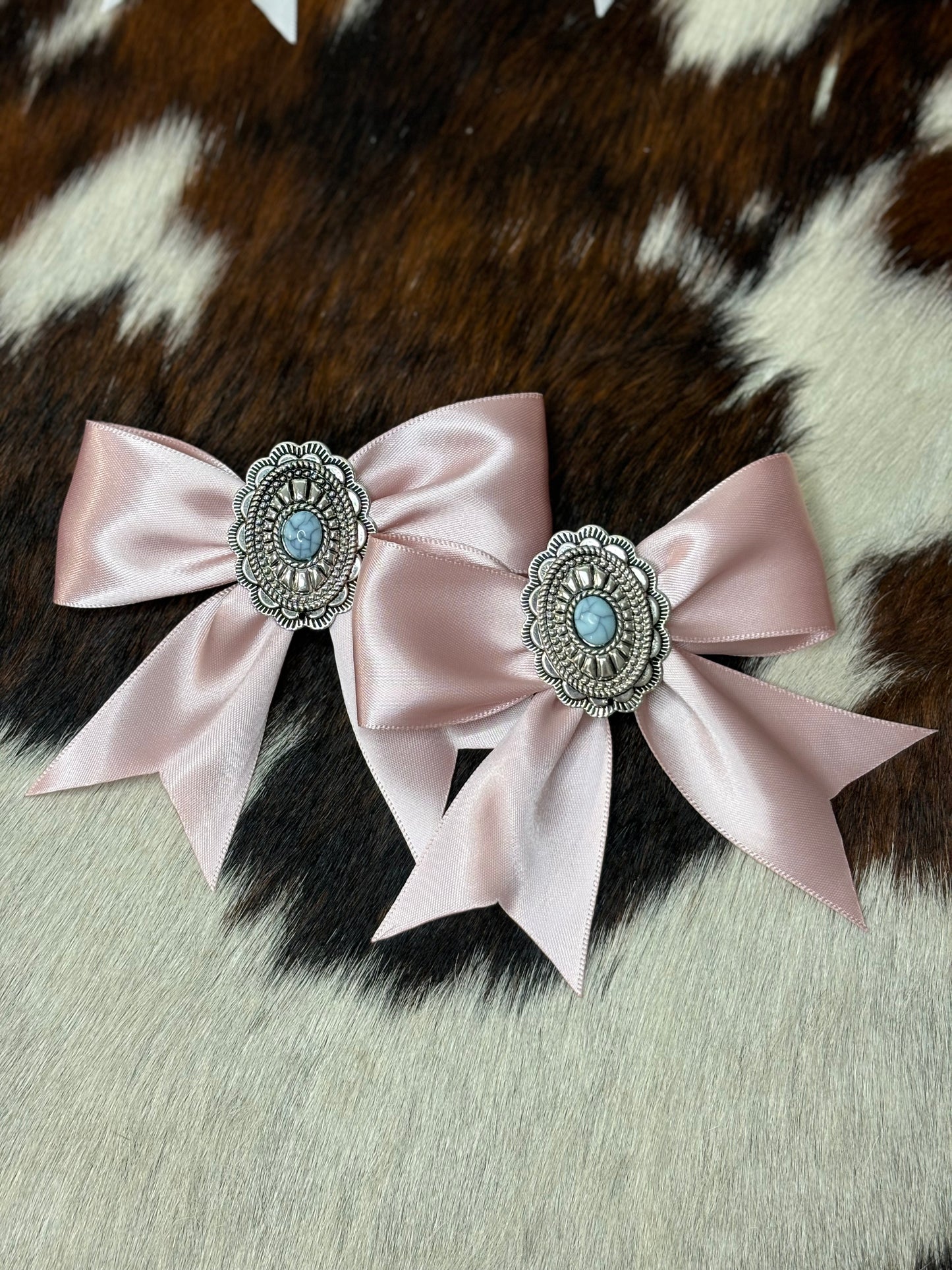 Western pigtail bows (pink)